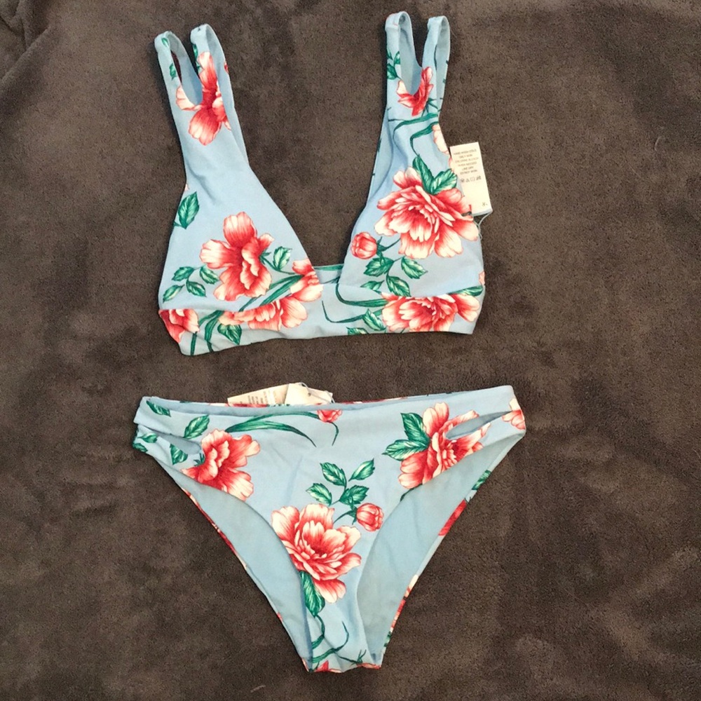 Tilly’s NWT floral bikini